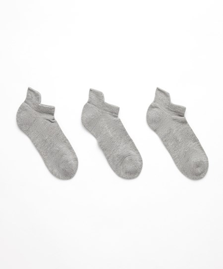 Oysho 3 Pairs Of Bavlnene Sports Trainer Socks Siva | COV320654