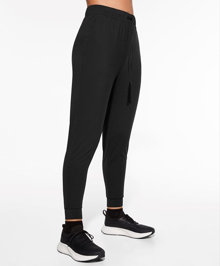 Oysho Klasické Light Touch Joggers Čierne | GIK687493