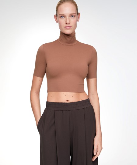 Oysho Perfect-adapt Crop Top With Raised Neck Meď | OJM592163