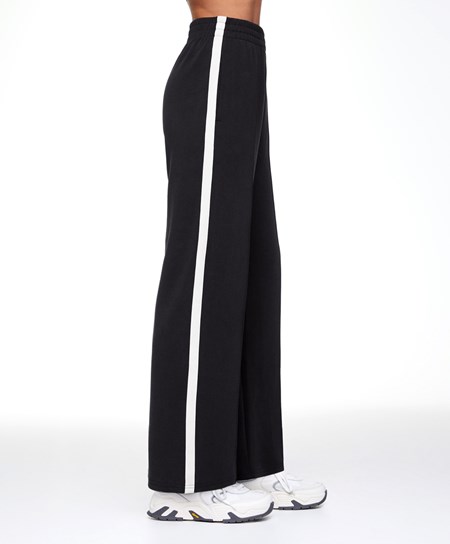 Oysho Soft Touch Modal Trousers With Rovno Leg And Stripe Čierne | AEM014632